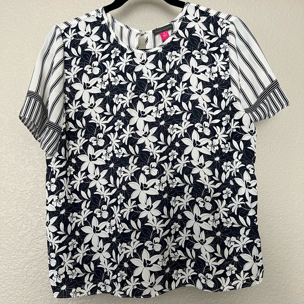 Vince Camuto navy and white size M